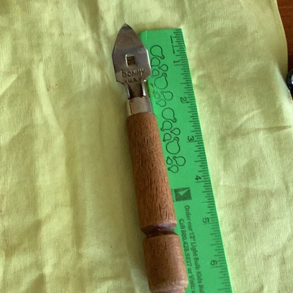 ⚜️ Vintage BOTTLE OPENER WOODEN HANDLE BONNY 🇺🇸 BEER CAVE